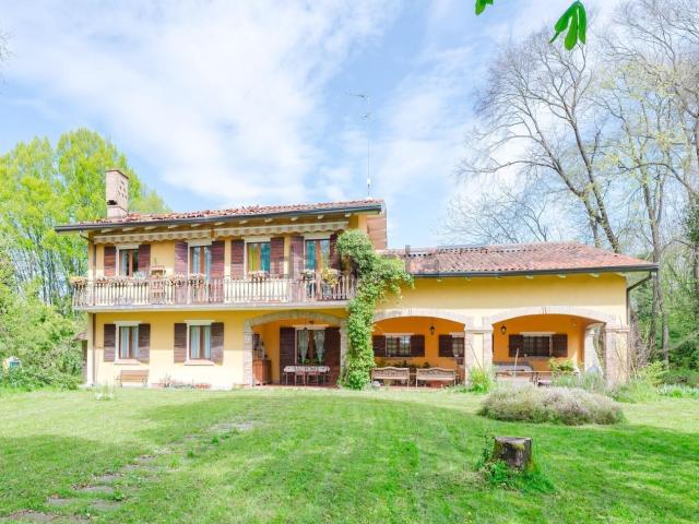 Case e ville in vendita di 240 m² in Via Cà Fornoni, 65