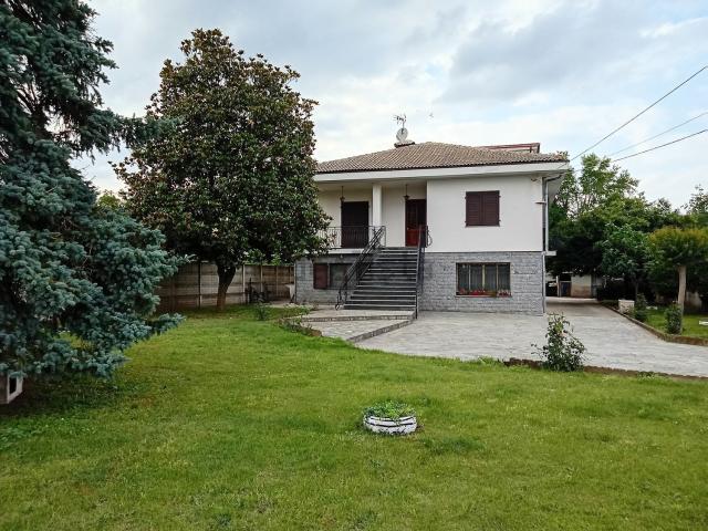 Case e ville in vendita di 240 m² in Via Caluso