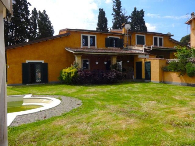 Case e ville in vendita di 240 m² in Via Campo dell&apos Olmo