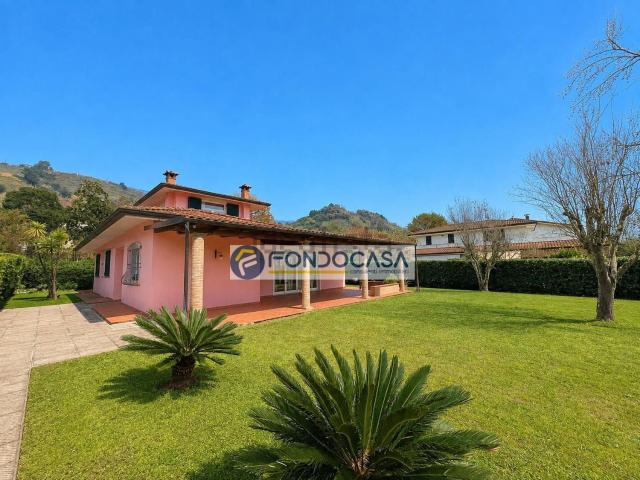 Case e ville in vendita di 240 m² in Via Castagnara
