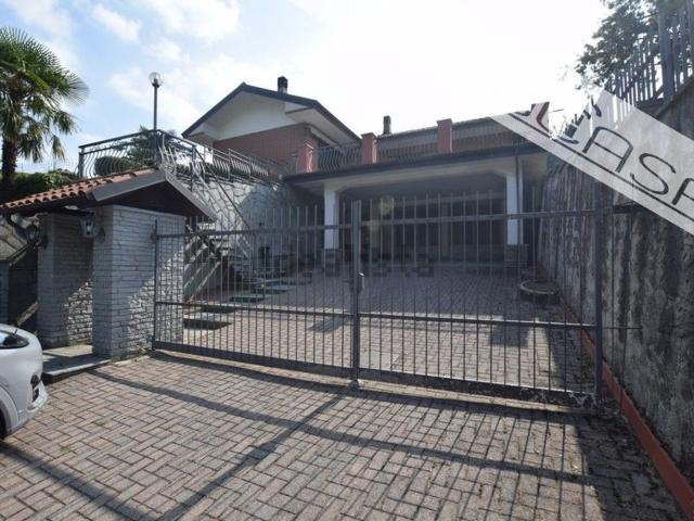 Case e ville in vendita di 240 m² in Via Castel del Lupo, 2