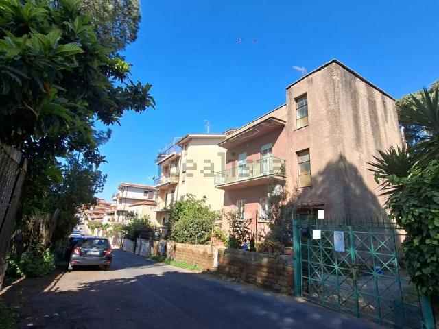 Case e ville in vendita di 240 m² in Via Cerda