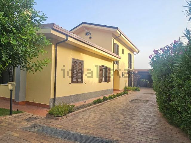Case e ville in vendita di 240 m² in Via Cesare Beccaria, 6