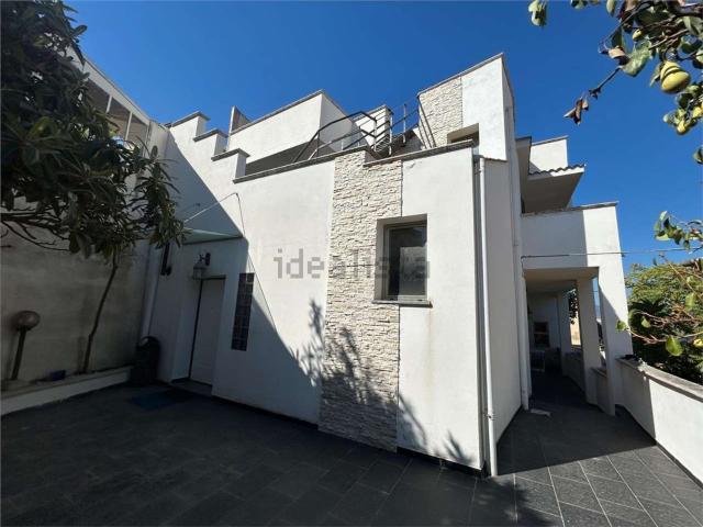 Case e ville in vendita di 240 m² in Via Antonio Nicola Manfroce, 45