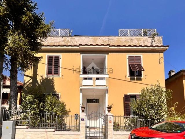 Case e ville in vendita di 240 m² in Via Agricola, 22