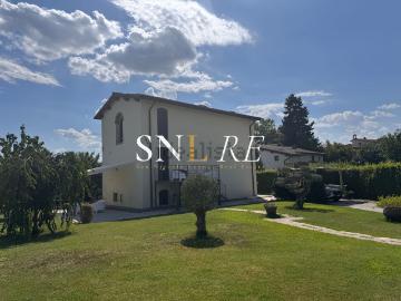 Case e ville in vendita di 240 m² in Via Albert Einstein