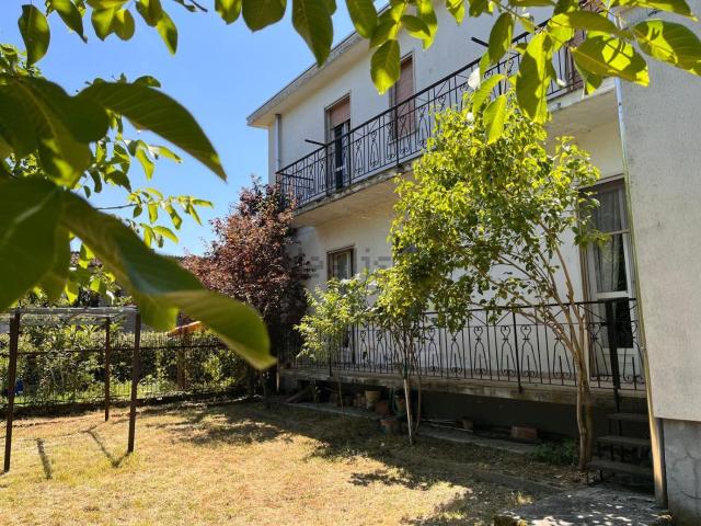 Case e ville in vendita di 240 m² in Via Alessandro Manzoni