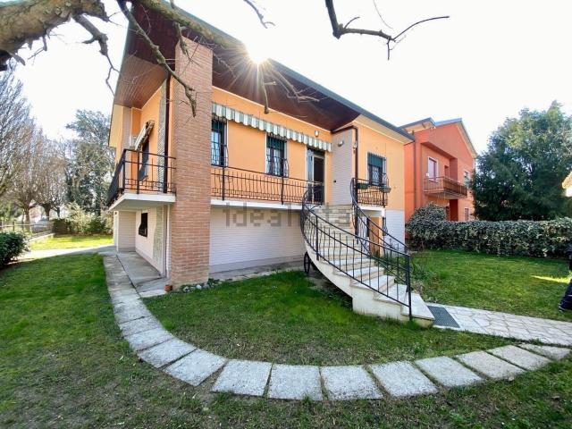 Case e ville in vendita di 240 m² in Via Alessandro Manzoni