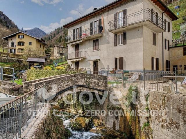 Case e ville in vendita di 240 m² in Via Bindo, 27