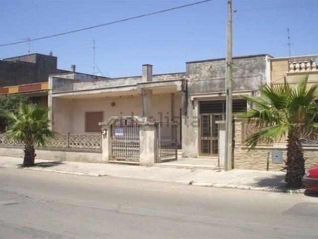 Case e ville in vendita di 240 m² in Via Goffredo Mameli, 154
