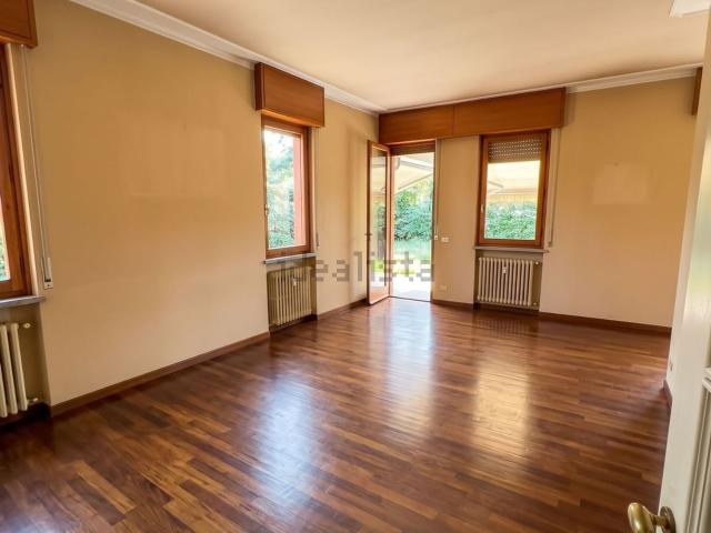 Case e ville in vendita di 240 m² in Via Giuditta Sidoli, 30