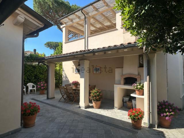 Case e ville in vendita di 240 m² in Via Giuseppe Mazzini, 80