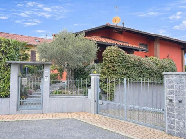Case e ville in vendita di 240 m² in Via Giuseppe Verdi, 8