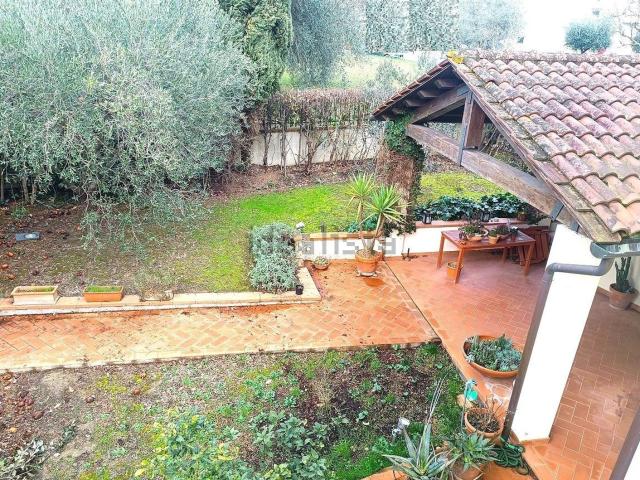 Case e ville in vendita di 240 m² in Via Ginepraia
