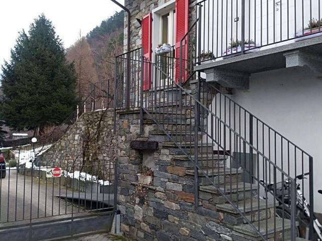 Case e ville in vendita di 240 m² in Via damiani