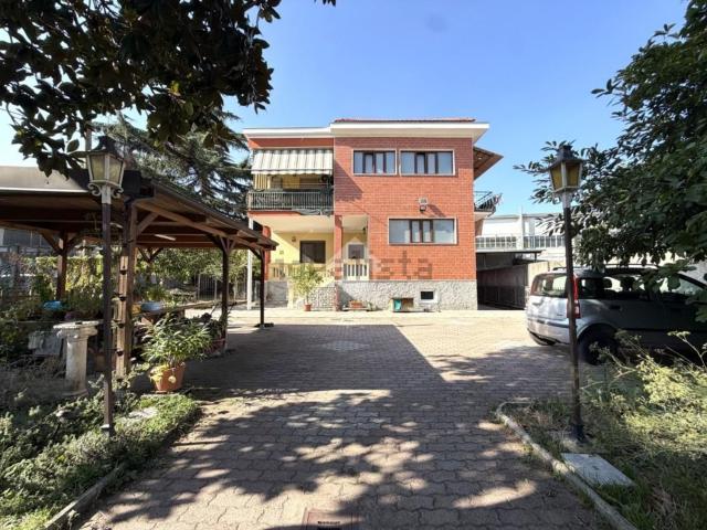 Case e ville in vendita di 240 m² in Via Dante Alighieri, 27