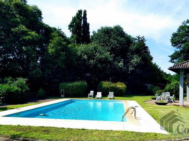 Case e ville in vendita di 240 m² in Via dei Molini, 6