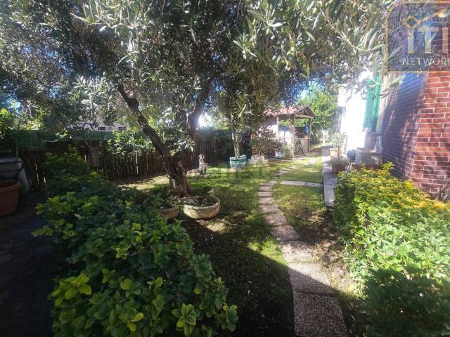 Case e ville in vendita di 240 m² in Via dei Cigni