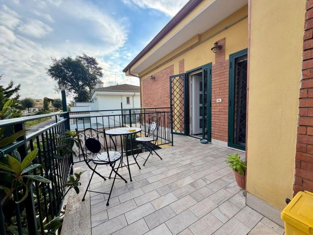 Case e ville in vendita di 240 m² in Via dei Frassini