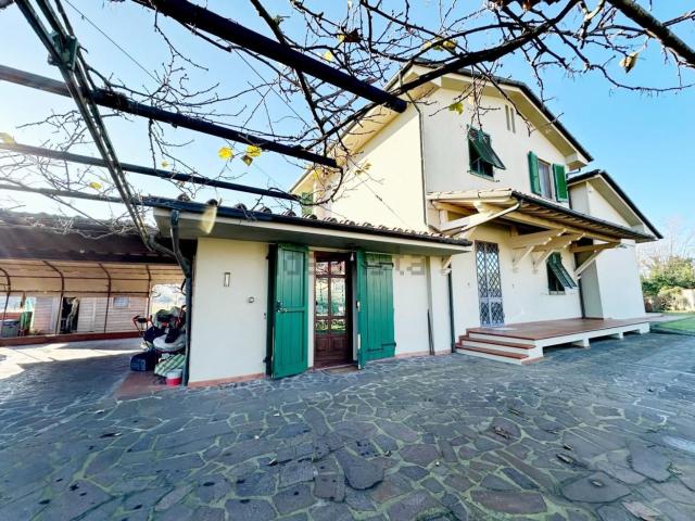 Case e ville in vendita di 240 m² in Via dei Giomi
