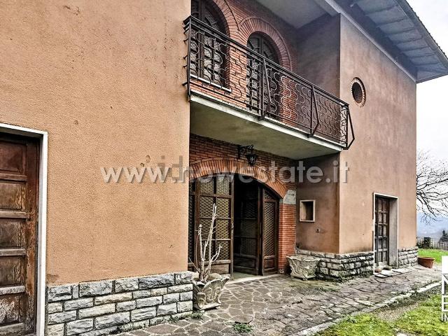 Case e ville in vendita di 240 m² in Via del Campo della Fiera