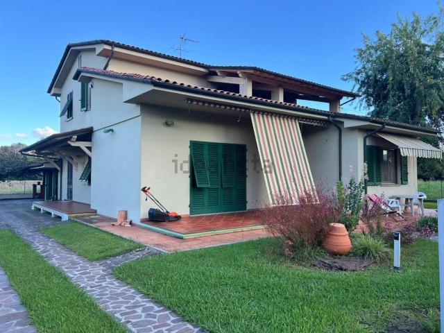 Case e ville in vendita di 240 m² in Via del Chiasso Lunata, 69