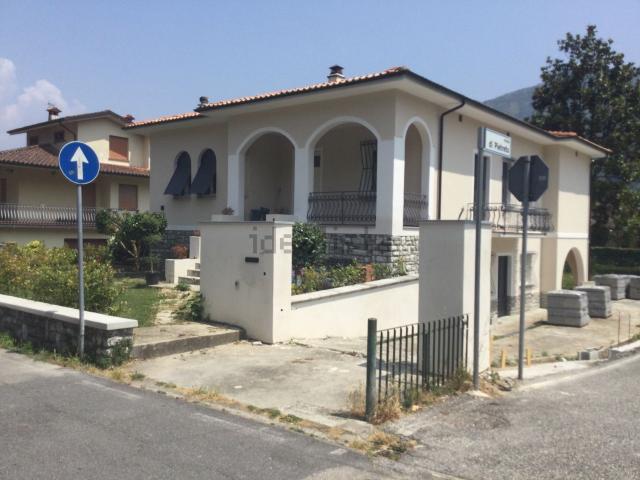 Case e ville in vendita di 240 m² in Via del Santo, 201
