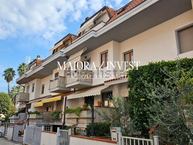 Case e ville in vendita di 240 m² in Via del Vignola, 37