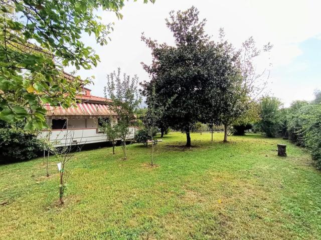Case e ville in vendita di 240 m² in Via delle Gorine