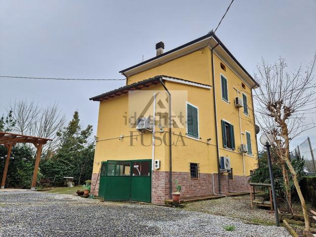 Case e ville in vendita di 240 m² in Via delle Gavine, 166