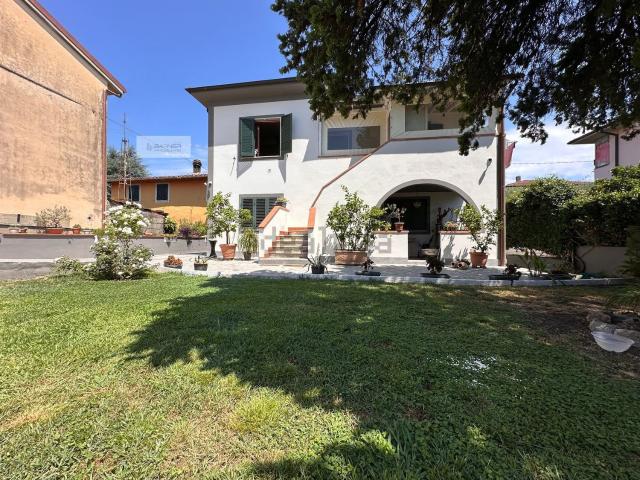 Case e ville in vendita di 240 m² in Via delle Gavine