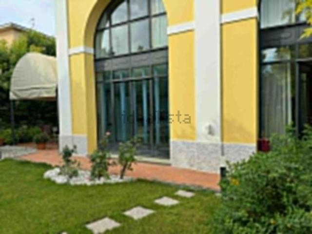 Case e ville in vendita di 240 m² in Via Diritta