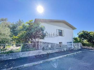Case e ville in vendita di 240 m² in Via Etna