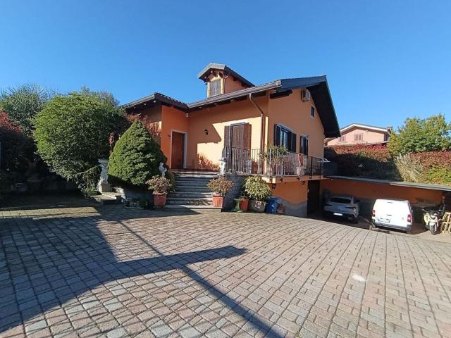 Case e ville in vendita di 240 m² in Via Falcone e Borsellino, 27