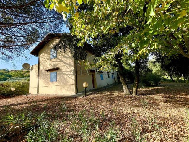 Case e ville in vendita di 240 m² in Via Fante di Sotto, 1