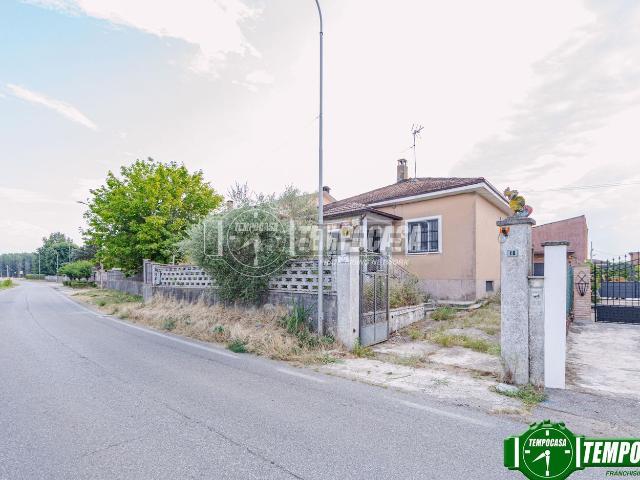 Case e ville in vendita di 240 m² in Via Filighera