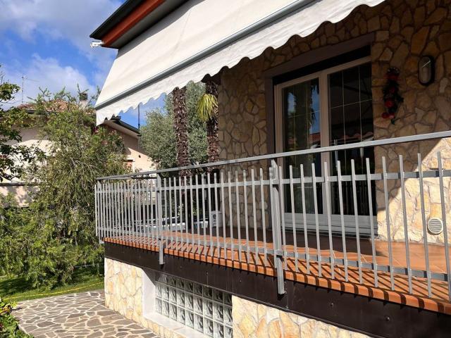 Case e ville in vendita di 240 m² in Via Fratelli Calvi, 40