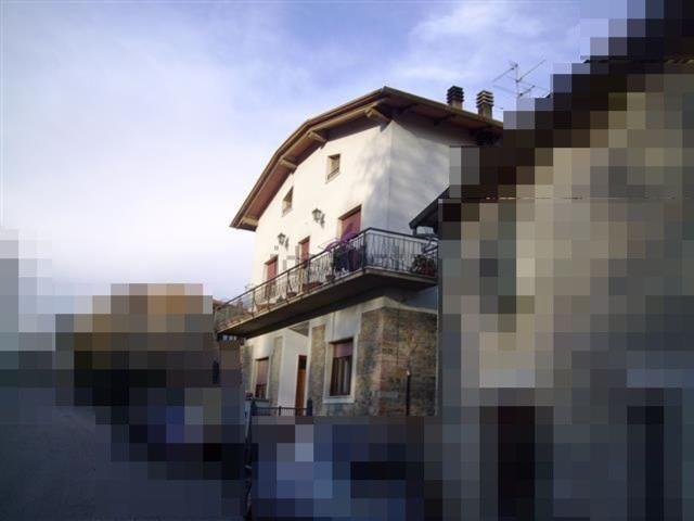 Case e ville in vendita di 240 m² in Via Oberdan