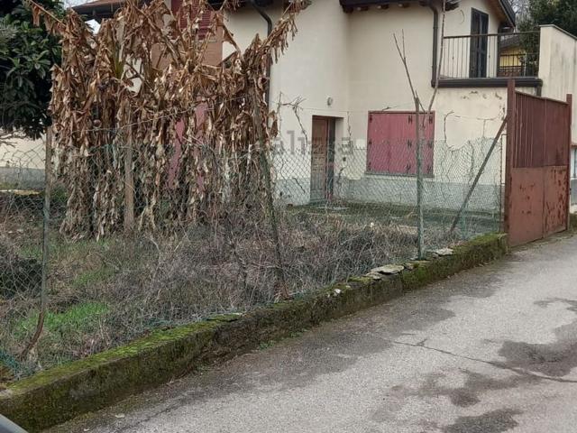Case e ville in vendita di 240 m² in Via Locarno