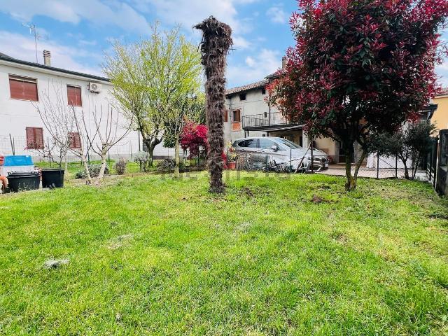 Case e ville in vendita di 240 m² in Via Lodigiani Lelia, 74