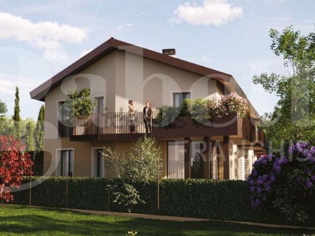 Case e ville in vendita di 240 m² in Via Molino Pace