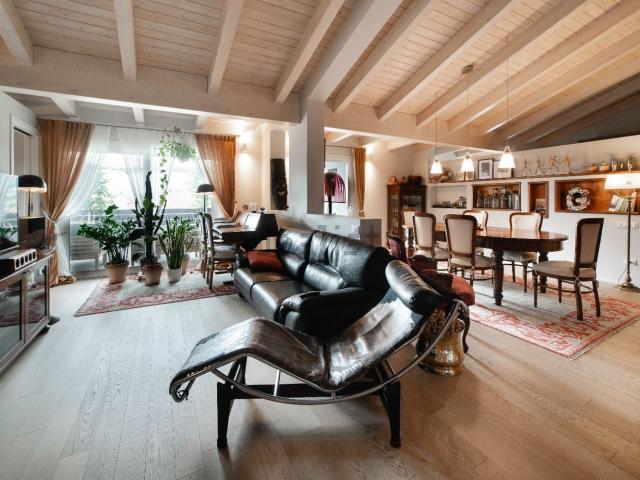 Case e ville in vendita di 240 m² in Via Monsignore R. Carniello