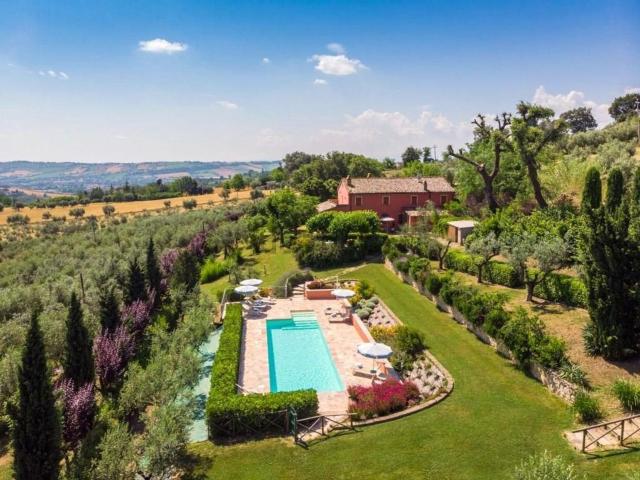 Case e ville in vendita di 240 m² in Via Montepietro