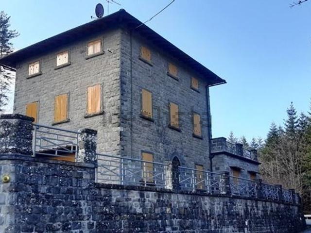Case e ville in vendita di 240 m² in Via Martiri di Podernuovo