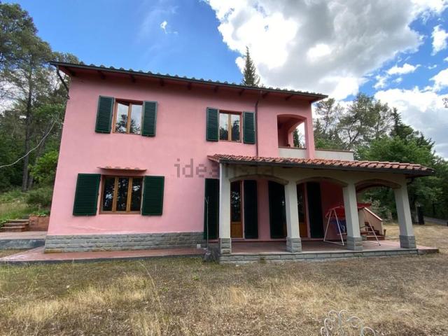 Case e ville in vendita di 240 m² in Via Massimo D&apos Azeglio