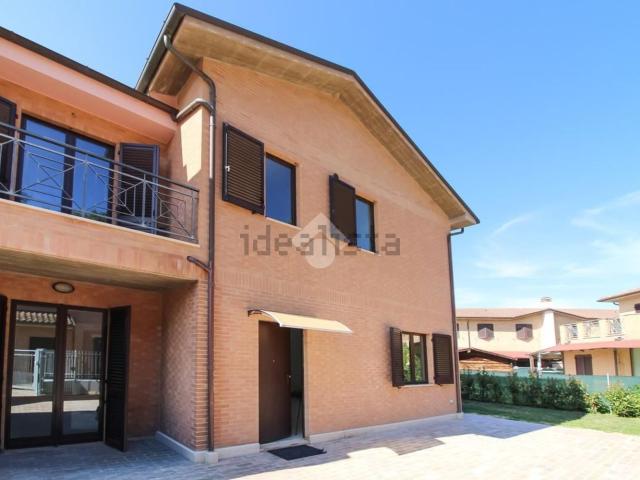 Case e ville in vendita di 240 m² in Via Milano, 147