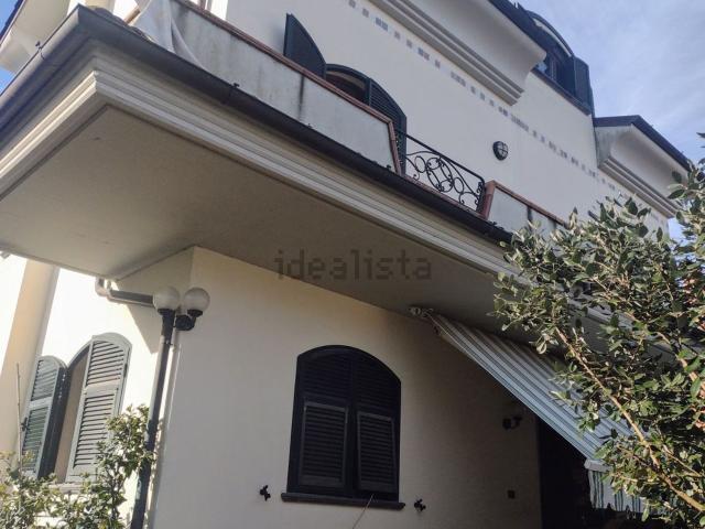Case e ville in vendita di 240 m² in Via Nave, 35