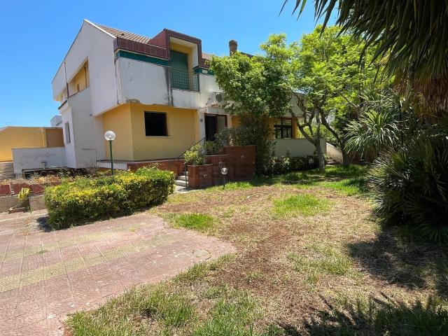 Case e ville in vendita di 240 m² in Via Nettuno, 45