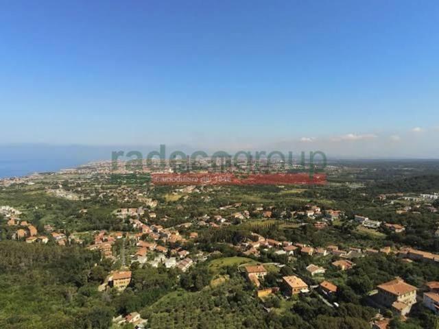 Case e ville in vendita di 240 m² in Via Numa Campi, 34