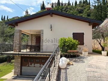 Case e ville in vendita di 240 m² in Via San Michele, 30